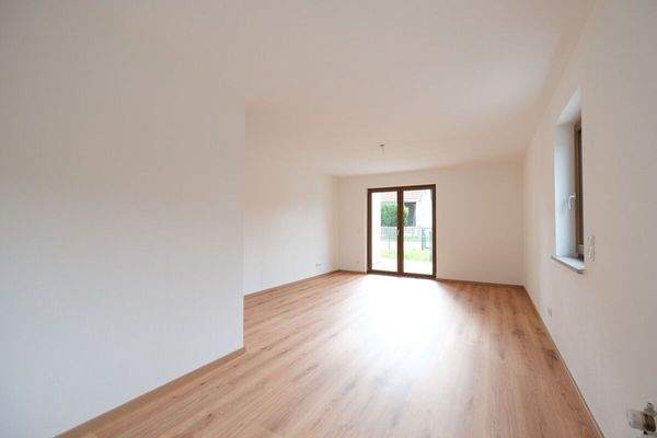 Die Küche mit Blick zum Garten