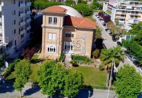 Historische Villa mit Garten direkt am Meer in Giulianova Lido - Abruzzen