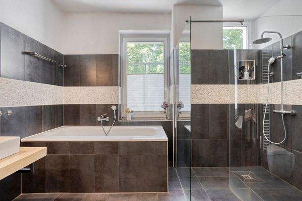 Badezimmer im Obergeschoss