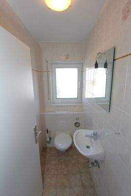 ... Separates Gäste-WC ...