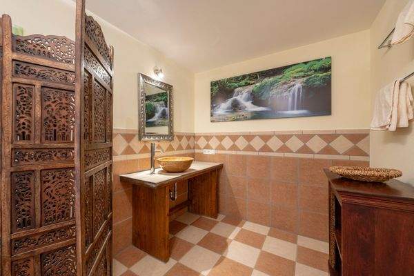 Schlafzimmer Einliegerwohnung mit Waschbecken