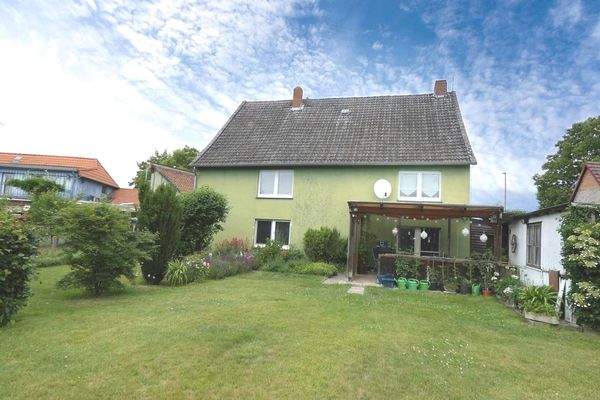 Gartenansicht mit Terrasse