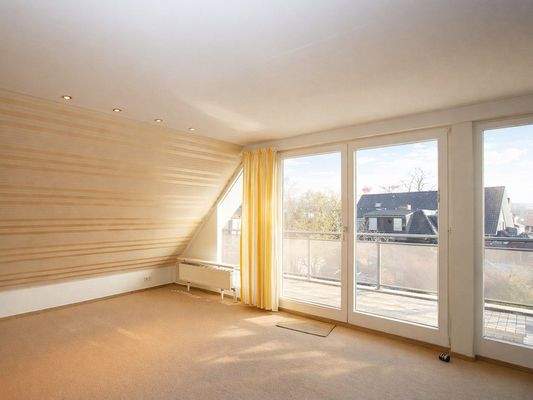 Wohnbereich mit Balkonzugang