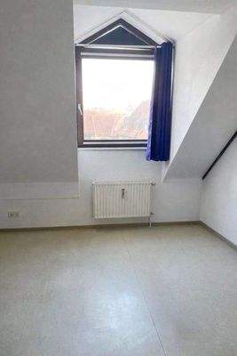 Wohn-Schlafraum leer.jpg