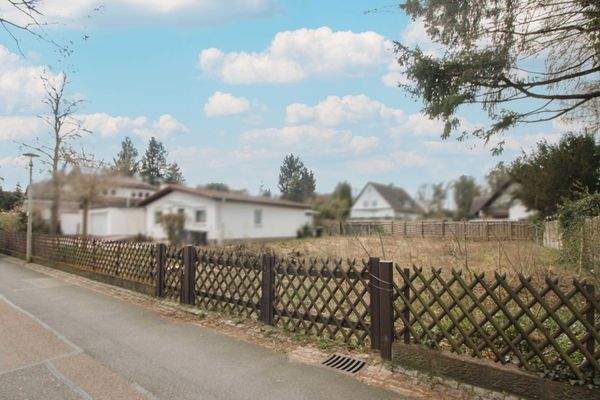 Straßenansicht Grundstück