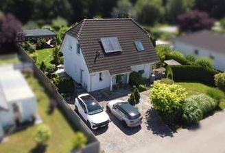 Vorderansicht des Wohnhauses.