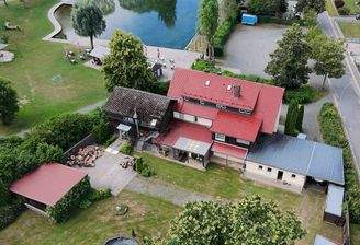 Ansicht mit Schwimmbad