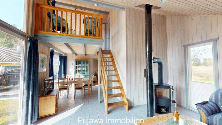 Wohn-Esszimmer mit Blick zur Galerie