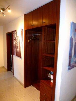 Eigens angefertigte Garderobe