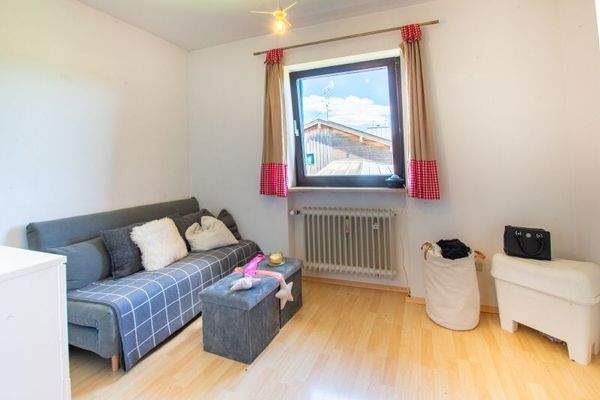 helles Kinderzimmer im 1 Obergeschoss