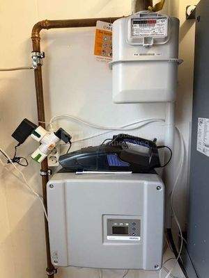 Gaszuleitung und Wechselrichter PV