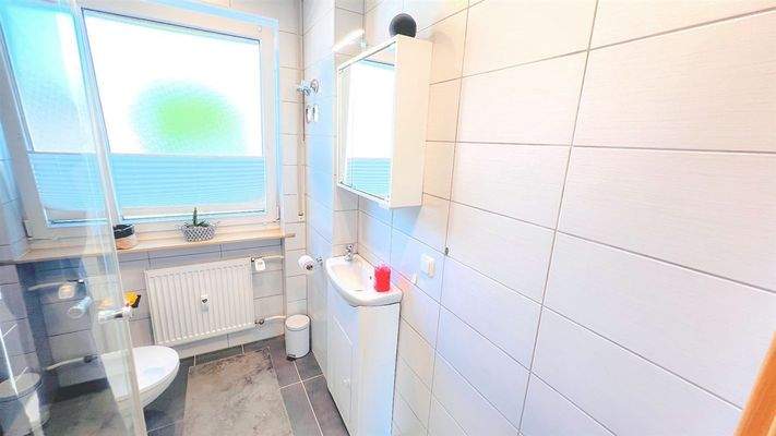 Gäste-WC mit Dusche