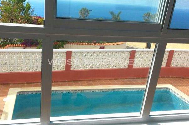 Der Pool direkt am Wohnbereich...