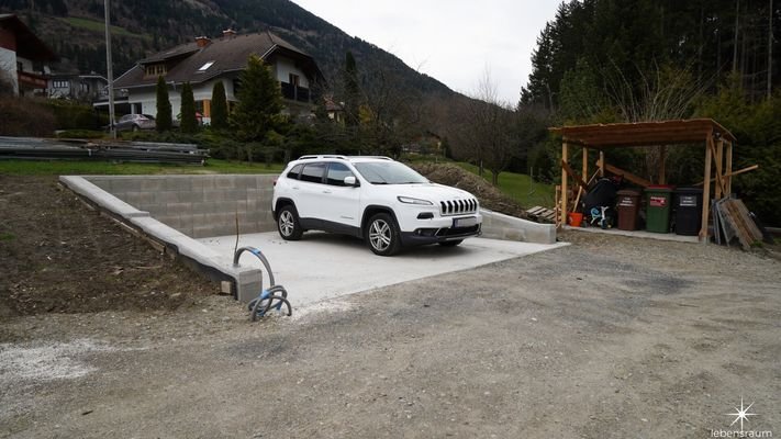 KFZ-Abstellplatz OG.