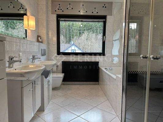 Badezimmer mit Wanne