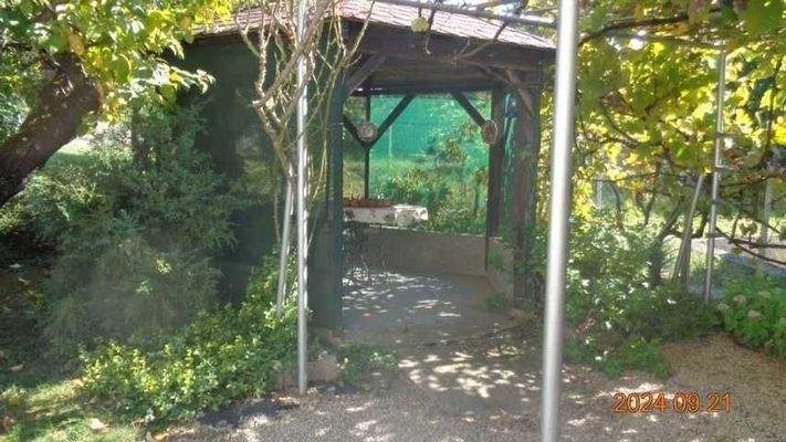 gemütlicher Pavillon überdacht 