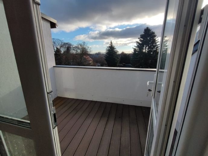 Neu gebaute Wohnung im DG mit Loggia