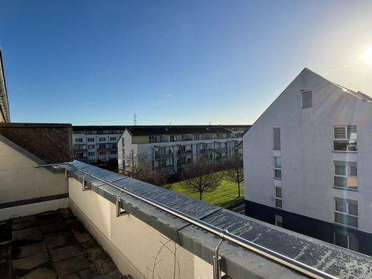 Sonniger Balkonblick