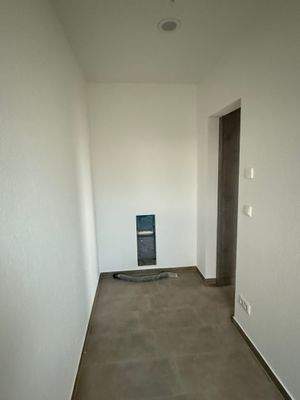 Speisekammer (hinter Küche) (2).jpeg