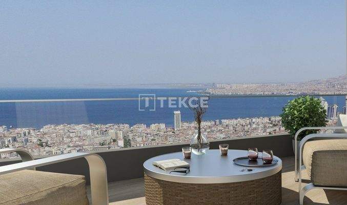 Sea-View Flats Near the Sea in a Complex in İzmir Konak
