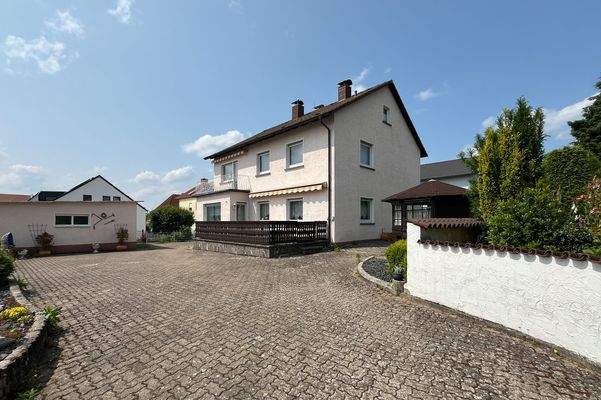 großzügige Zufahrt