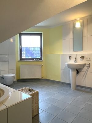 Badezimmer im Dachgeschoss