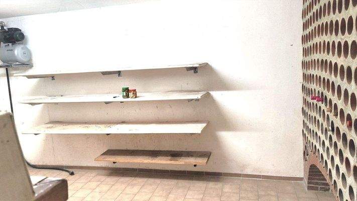 EG Kellerraum mit Hauswasserwerk für Zisterne