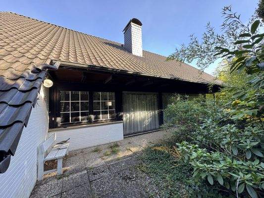 Seitenansicht mit Terrasse