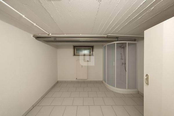 Waschraum mit Dusche