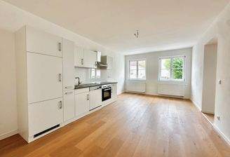 Küche mit großem Essplatz 