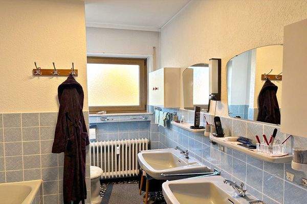 Tageslichtbad m. Wanne 1. OG