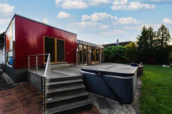 Rückansicht mit beiden Terrassen