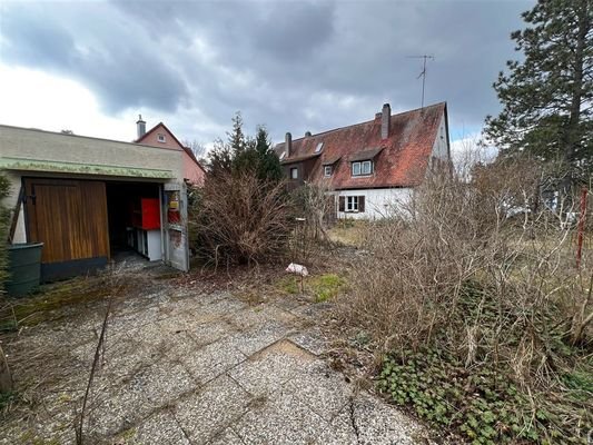 Garage und Blick nach Südwesten