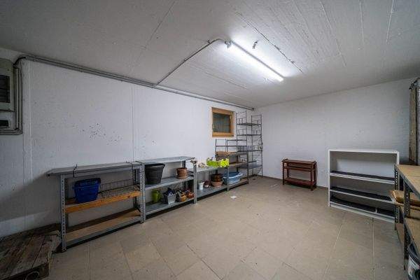 Keller unter der Garage