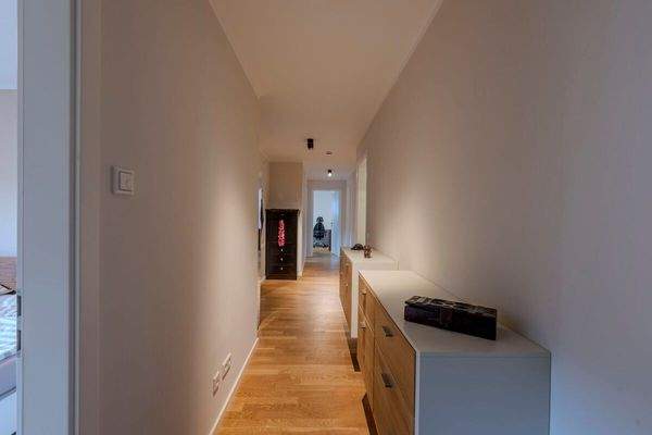 Der großzügige Eingangsbereich