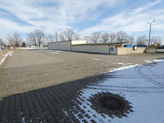 6 Parkplätze und Zufahrt.JPG