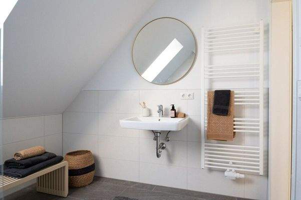 Badezimmer Waschtisch Heizkörper