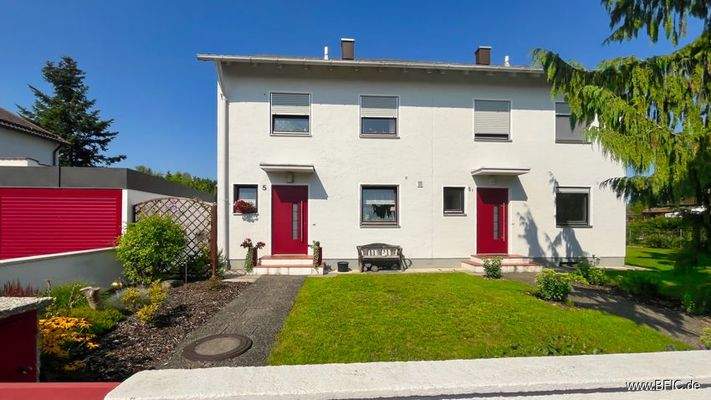 Grundsück, Vorderansicht