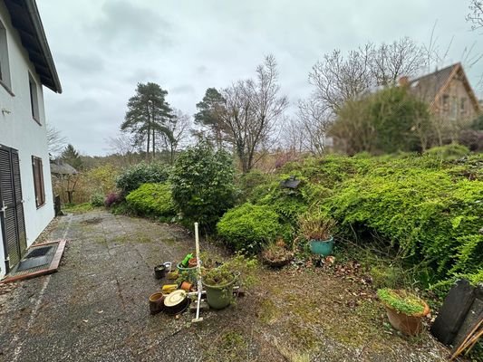 Grundstücksansicht hinter dem Altbestand 1