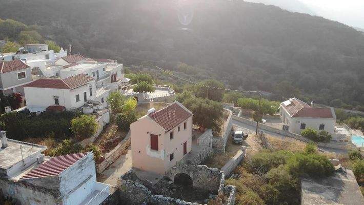 Kreta, Patima: Zweistöckiges Haus mit Berg- und Meerblick sowie zusätzlicher Ausbaumöglichkeit zu verkaufen