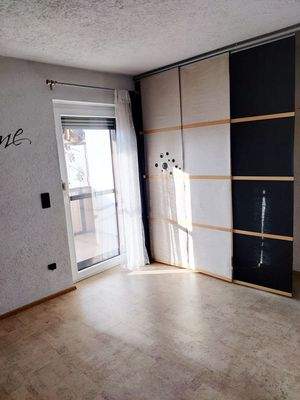 Zimmer mit Zugang Garten