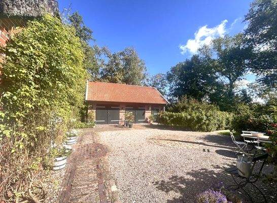 Blick auf das Nebengebäude