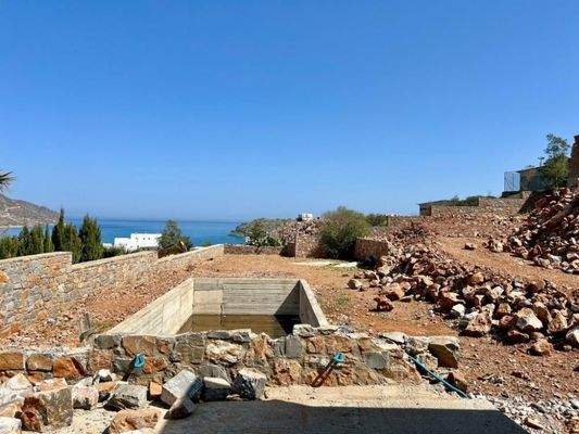 Kreta, Plaka Elounda: Unfertige Villa mit Pool und Meerblick