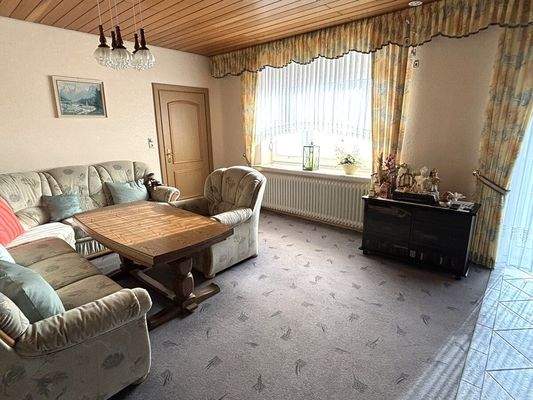 Lichtdurchflutetes Wohnzimmer