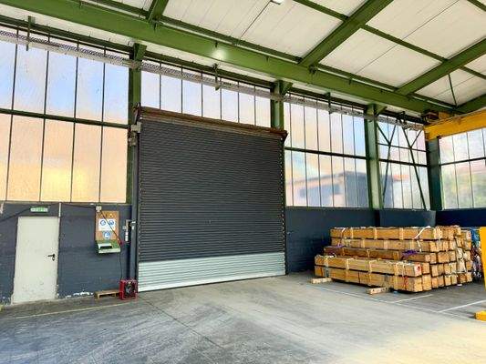 großes Rolltor Lagerhalle 2