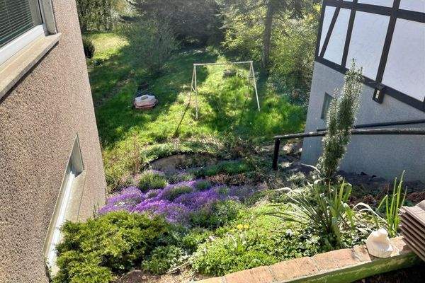 Von Terrasse in Garten