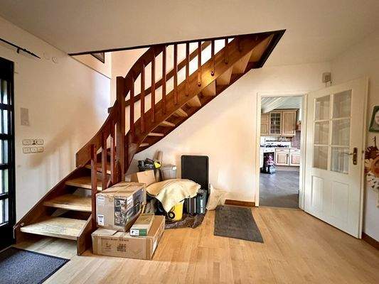 Flur im Erdgeschoss mit Aufgang ins DG