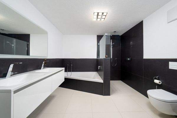 modernes Bad (Villa)