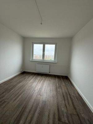 Leeres Zimmer mit Fenster