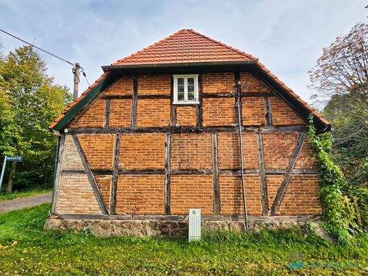 Giebelansicht von der Einfahrt